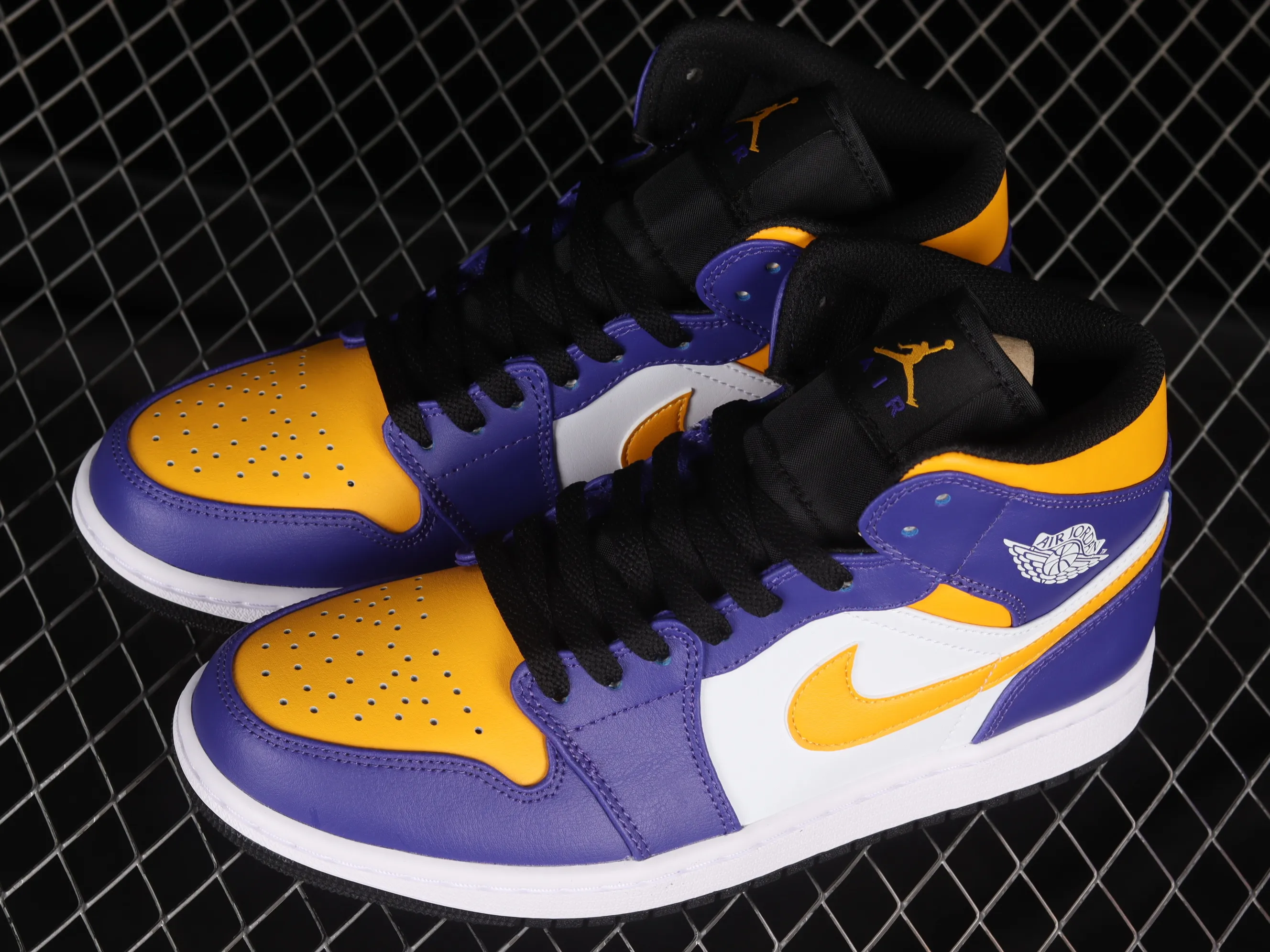 All categories Air Jordan Jordan series basketball shoes Air Jordan 1 Mid G version pure original Air Jordan 1 Mid "Lakers" AJ1 Joe 1 Lakers color matching Chinese basketball shoes DQ8426-517